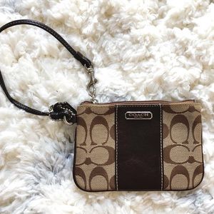 ***SOLD*** Coach | Classic Wristlet!!